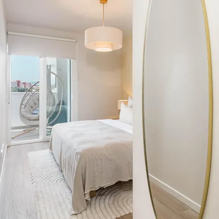 We27b - Stylish And Modern City Apartment